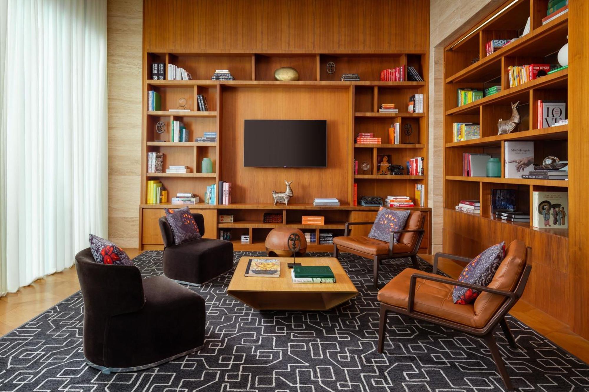 Sheraton Baku Intourist Luaran gambar Library at The Westin