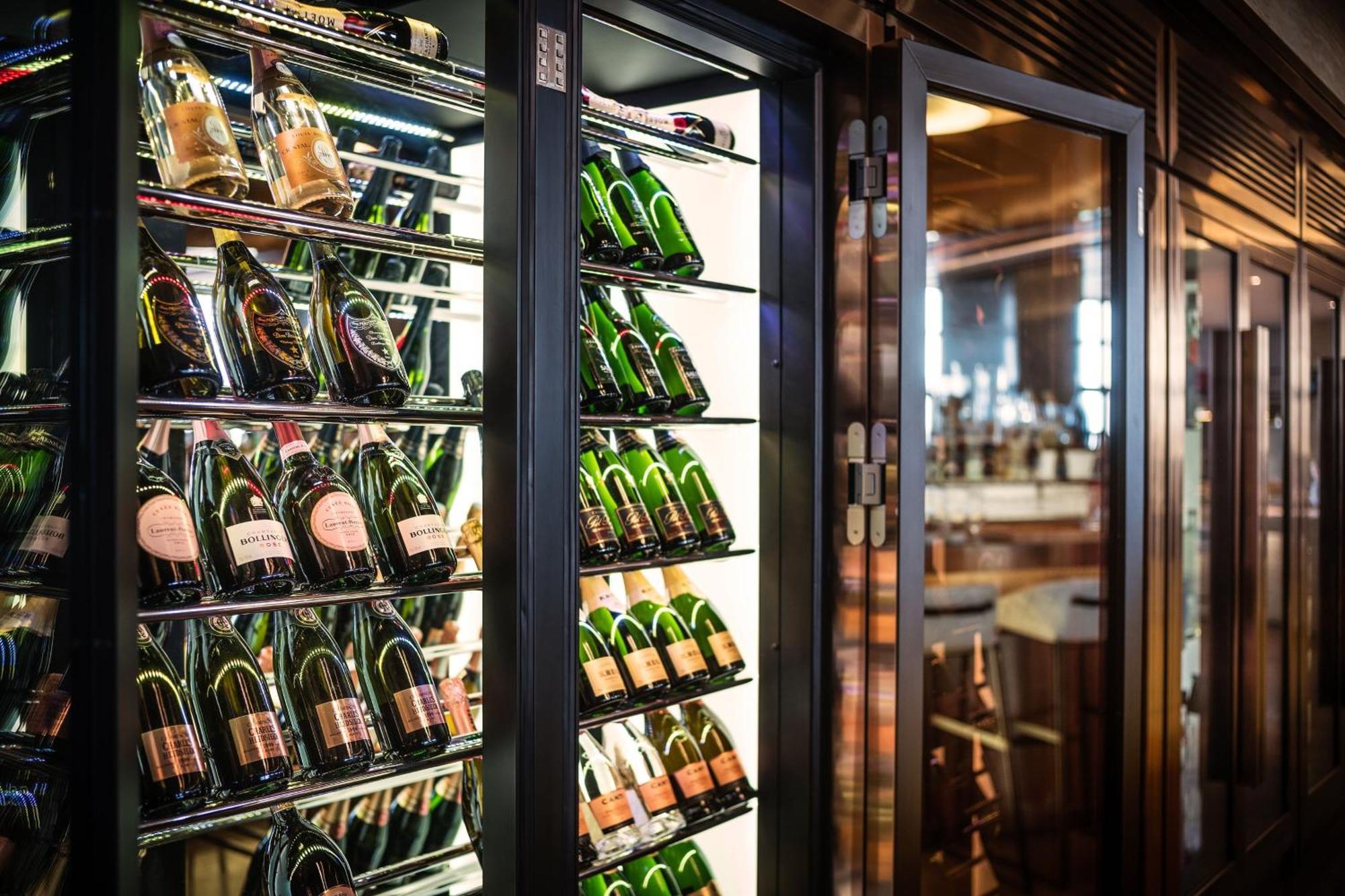 Sheraton Baku Intourist Luaran gambar Wine cooler