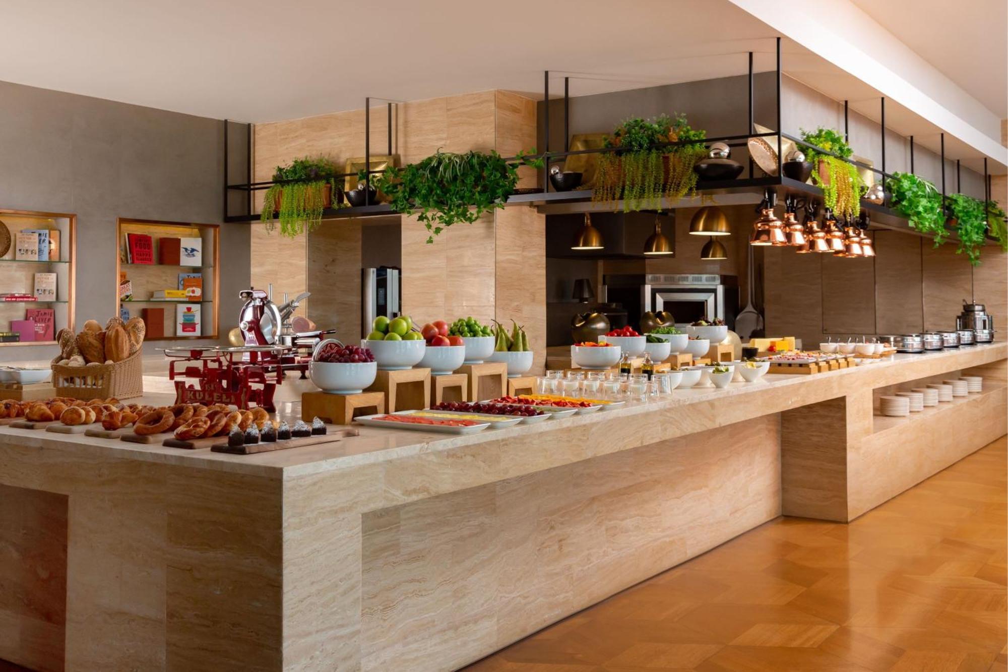 Sheraton Baku Intourist Luaran gambar The buffet at the hotel