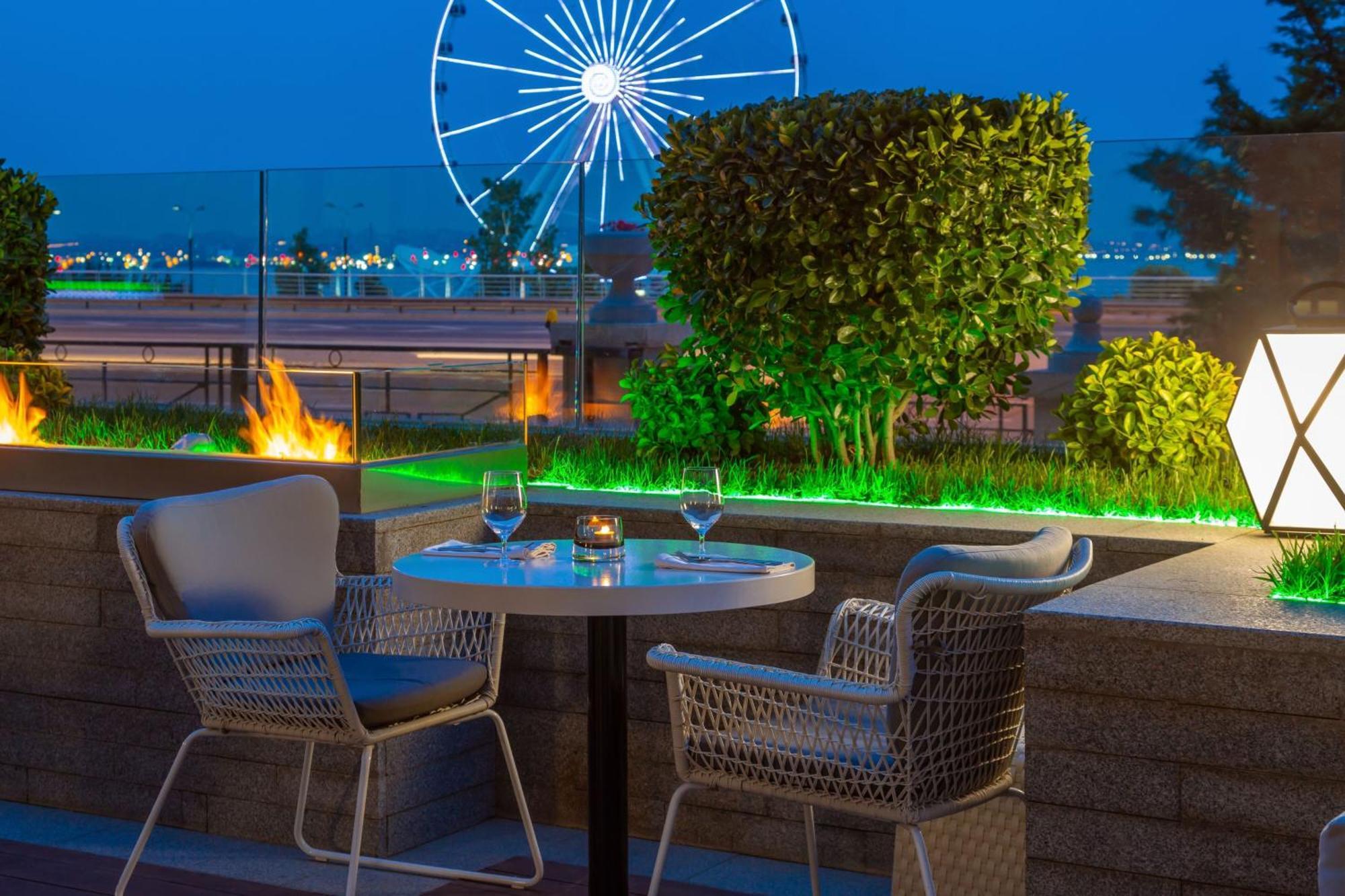 Sheraton Baku Intourist Luaran gambar The View at the Westin