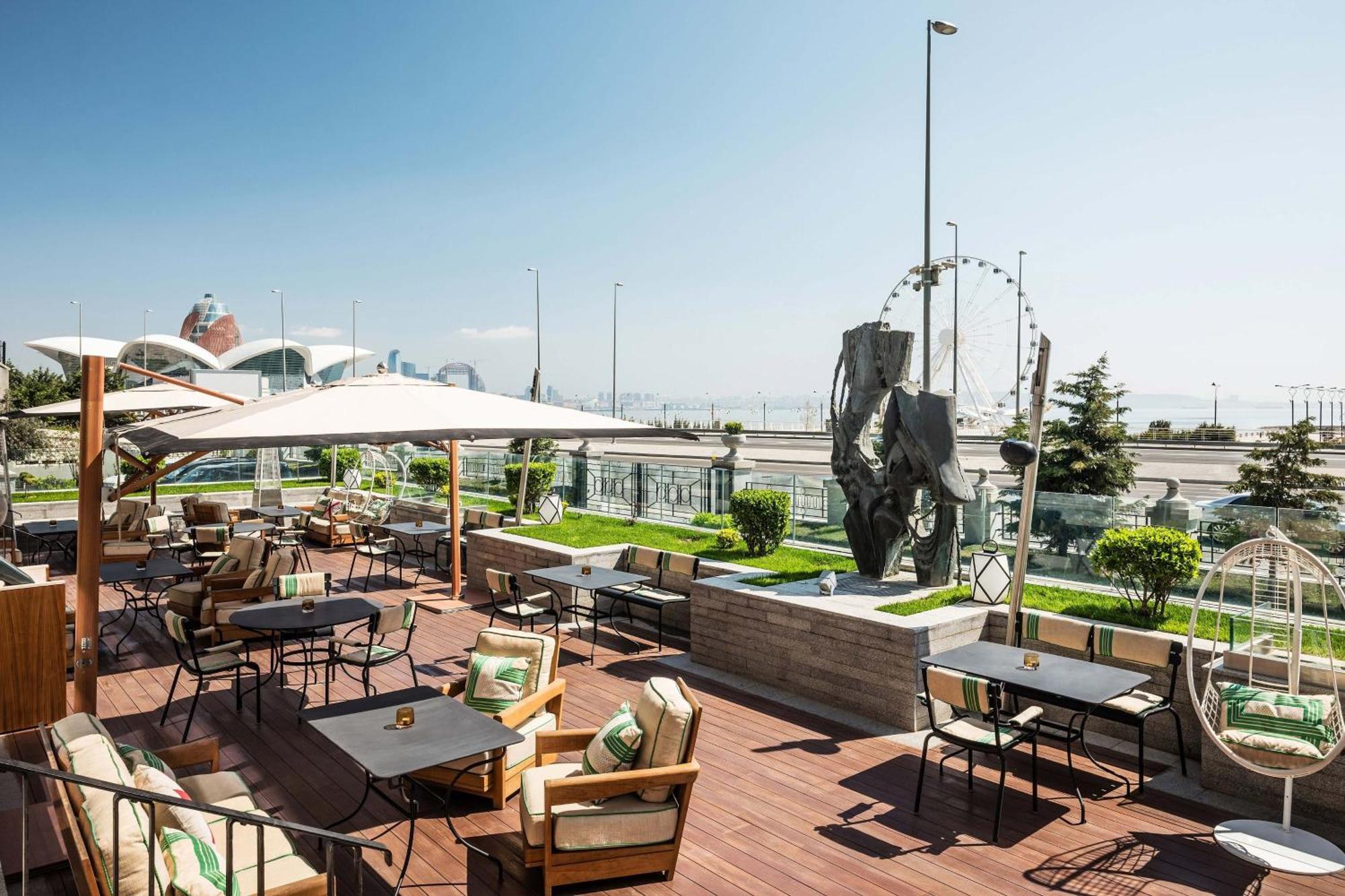 Sheraton Baku Intourist Luaran gambar The Sky Bar