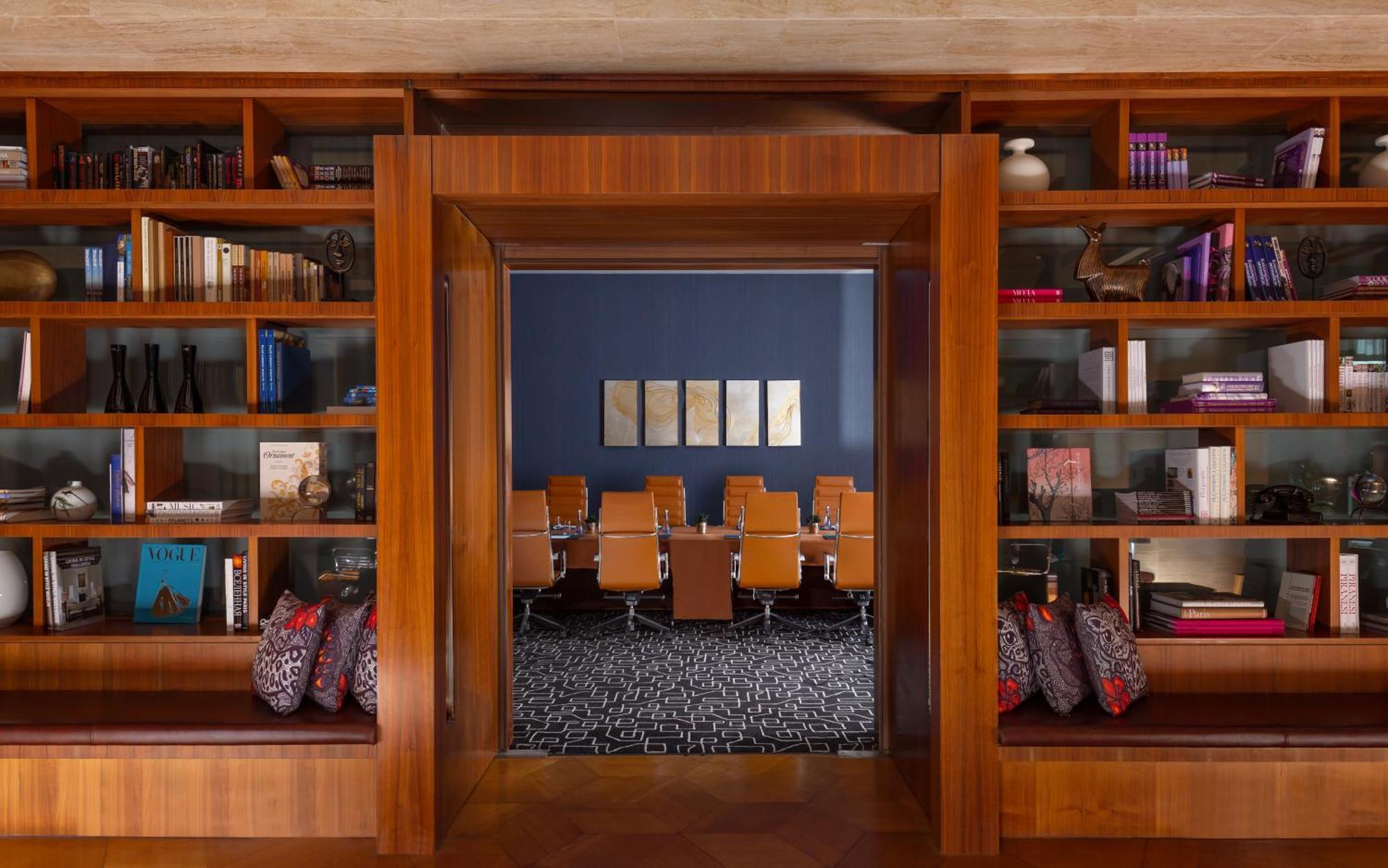 Sheraton Baku Intourist Luaran gambar Library