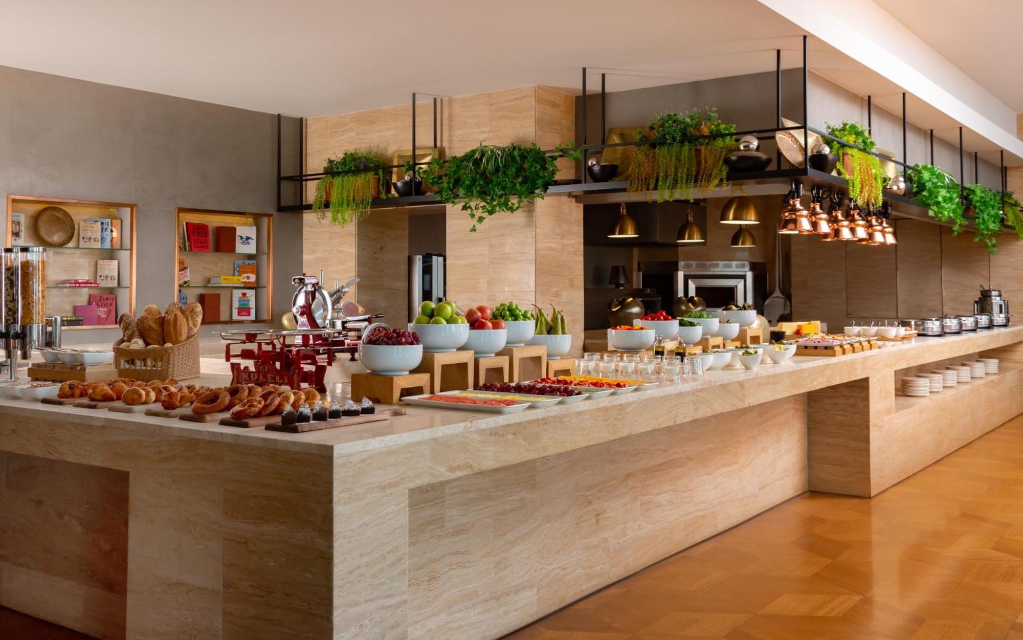 Sheraton Baku Intourist Luaran gambar The buffet at the hotel