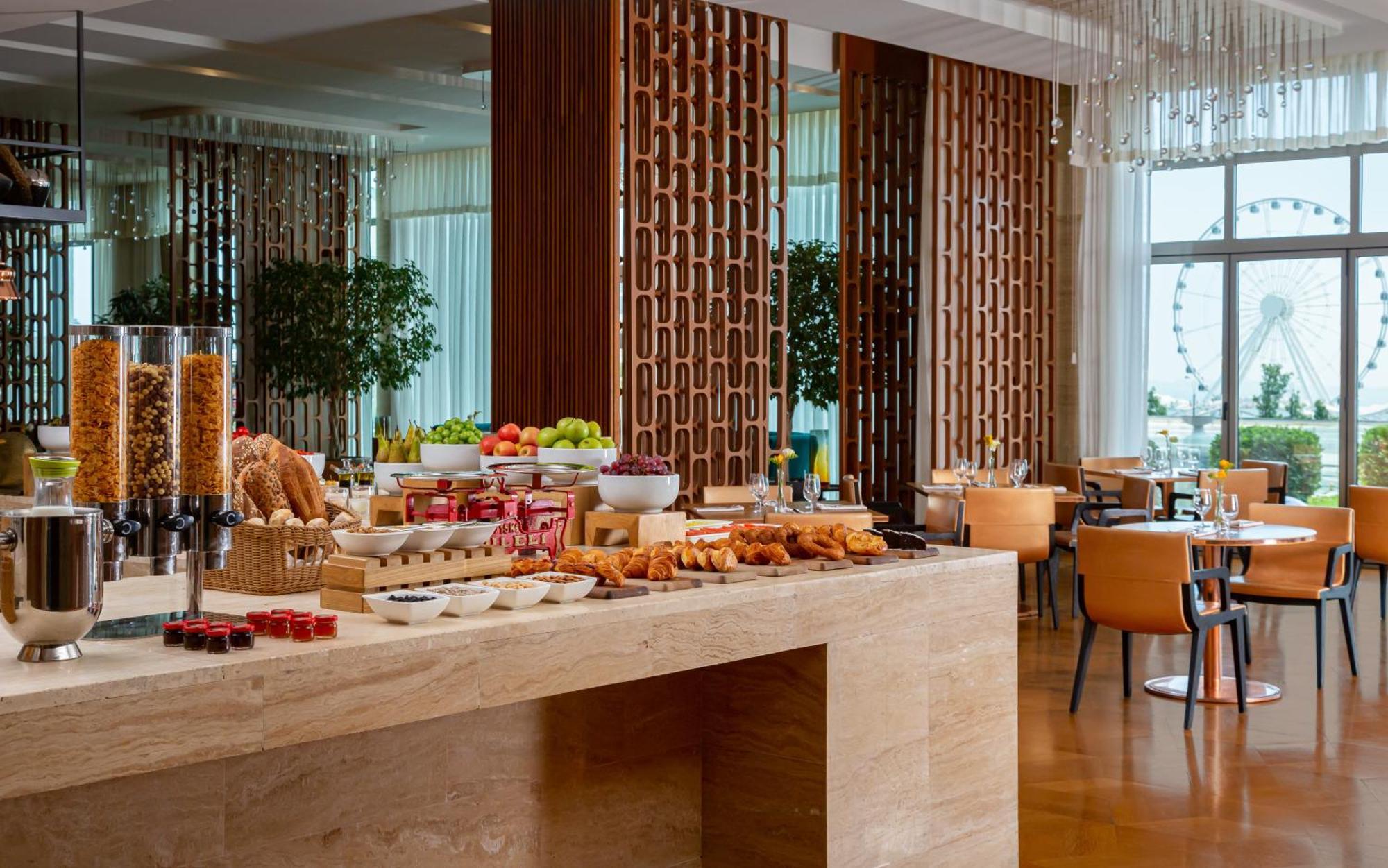 Sheraton Baku Intourist Luaran gambar The Club Lounge at the Ritz-Carlton, DIFC